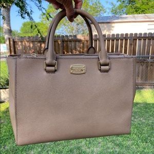 Michael Kors purse 👜 w/protector bag